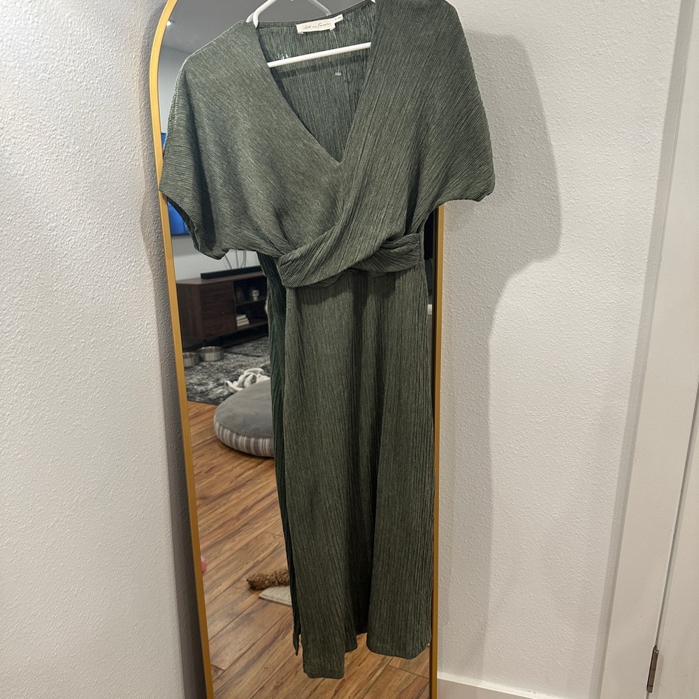 All In Favor Phoebe V-Neck Midi Dress